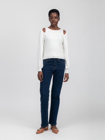 Influencer Sweter w kolorze biały