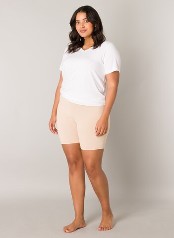 BASE LEVEL CURVY Skinny Hose in Beige