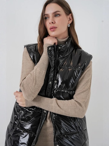 Bigdart Vest in Black