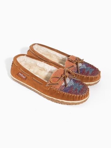 Minnetonka - Mocassins 'Tilia' em castanho