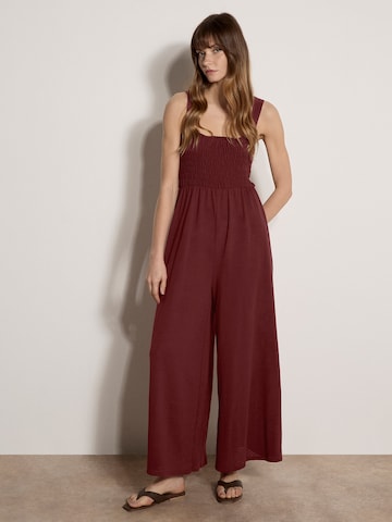 Apricot Jumpsuit in Rood: voorkant