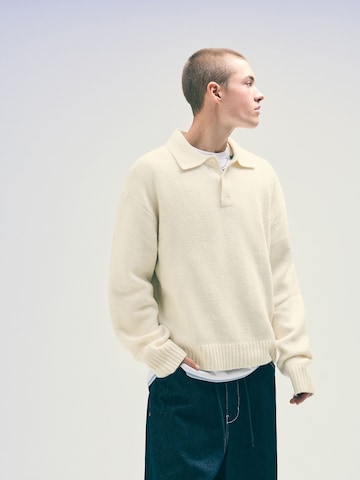 Pull-over Bershka en jaune : devant