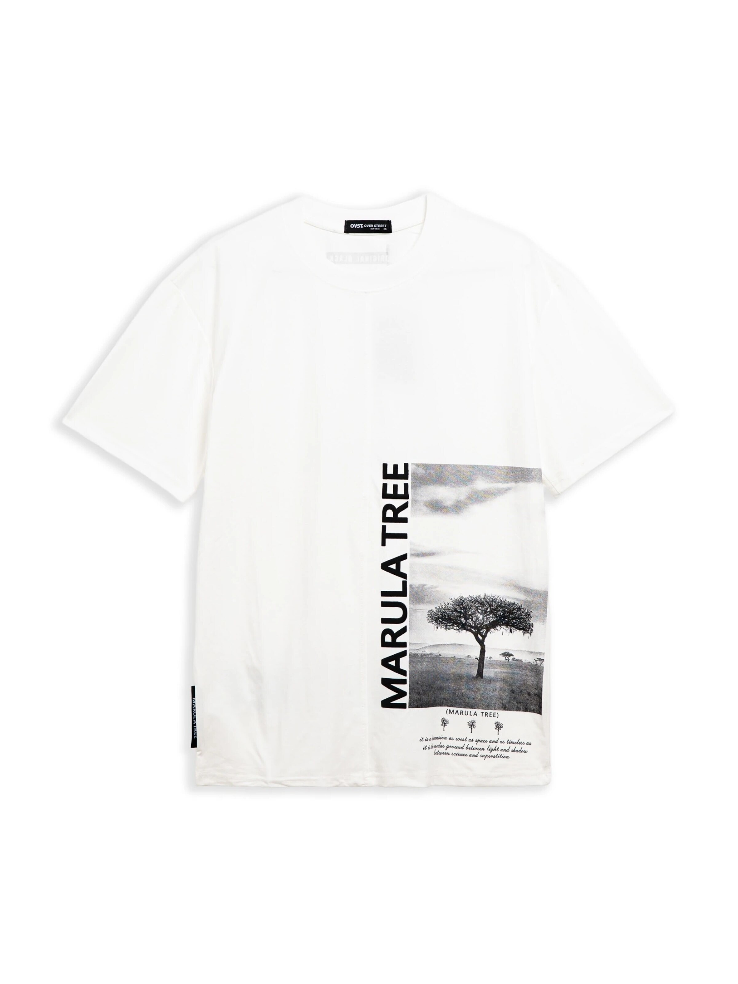 OVER STREET - Camiseta 'Camiseta blanca madula tree oversized tee' en blanco: frente