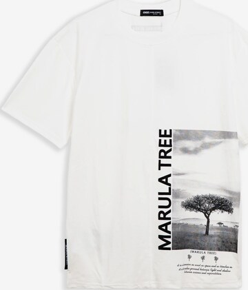 OVER STREET - Camiseta 'Camiseta blanca madula tree oversized tee' en blanco: frente