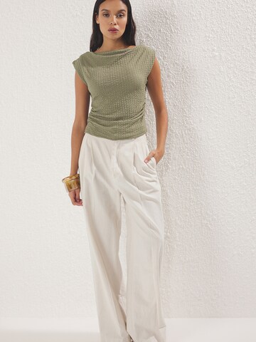 Trendyol Shirt in Groen