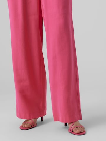 VERO MODA Szeroka nogawka Spodnie 'CARMEN' w kolorze różowy