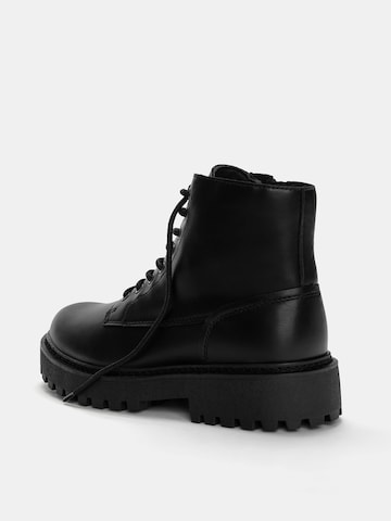 Pull&Bear Boots in Schwarz