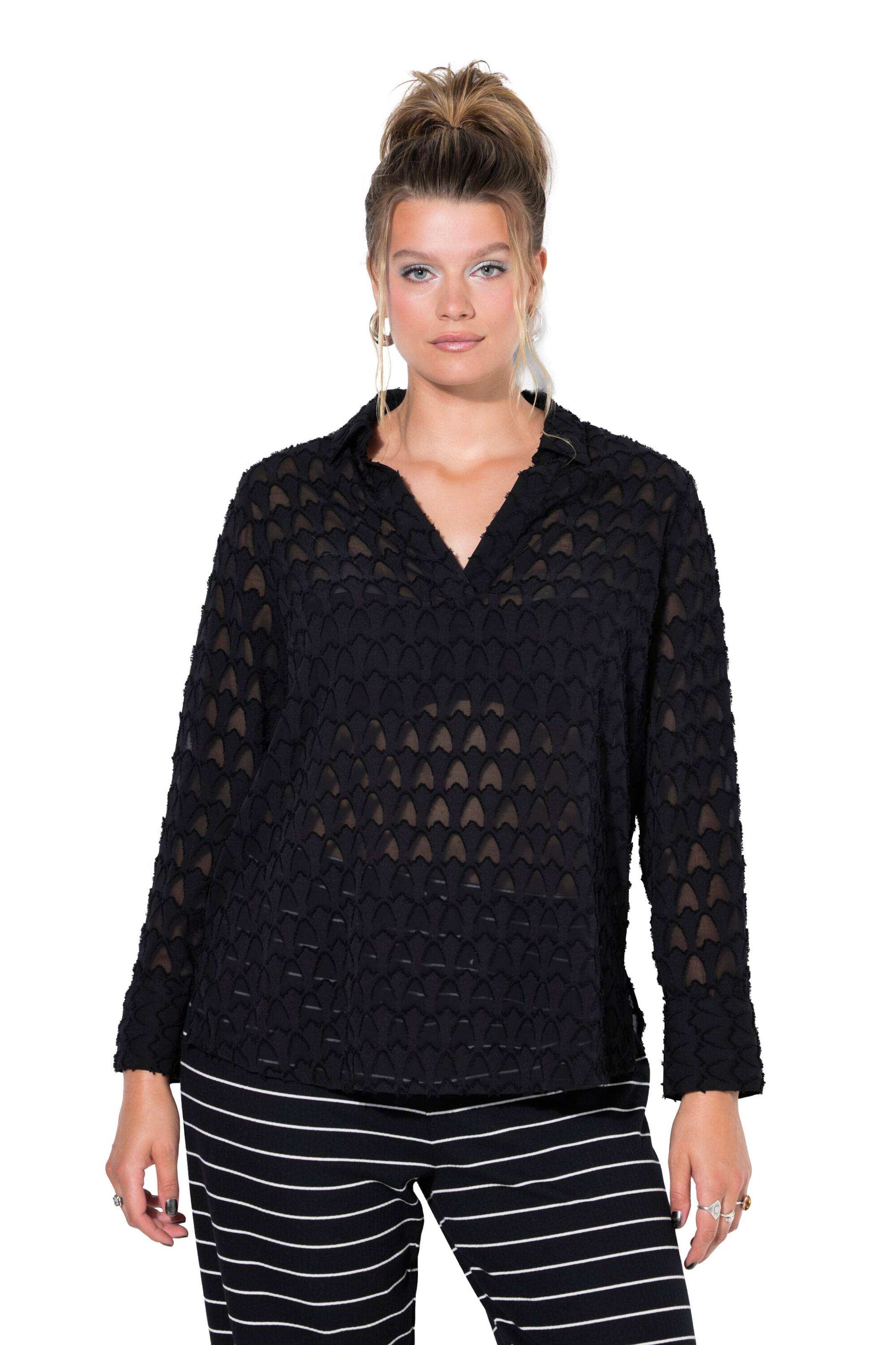 Studio Untold Blouse in Black: front