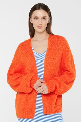 SENSES.THE LABEL Flauschiger, offener Kurz-Cardigan KH:EA in Orange: Vorderseite