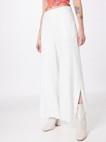 Abercrombie & Fitch Wide leg Byxa i vit: framsida