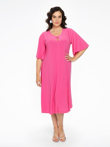 Yoek Kleid in Pink