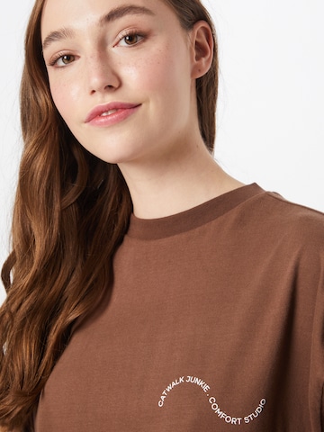 T-shirt Comfort Studio by Catwalk Junkie en beige