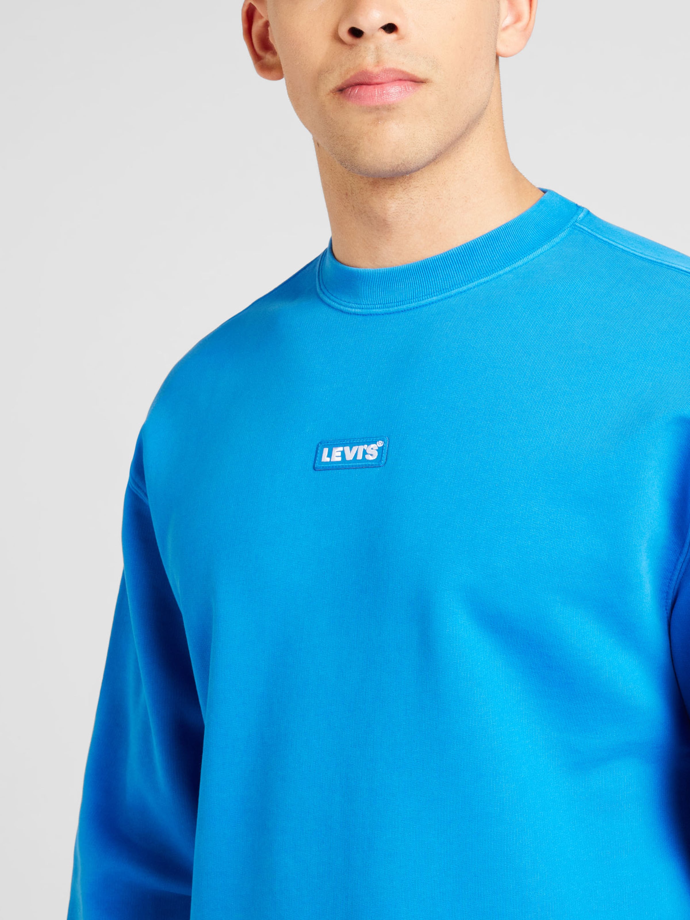 LEVI S Sweatshirt Relaxed Baby Tab Crew in Neon Blue ABOUT YOU