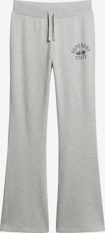 Pantalon 'Essential' Superdry en gris : devant