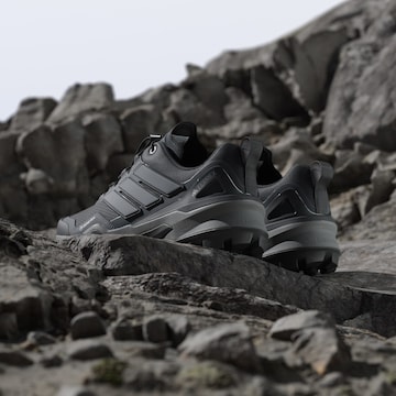 ADIDAS TERREX Półbuty 'Skychaser' w kolorze czarny