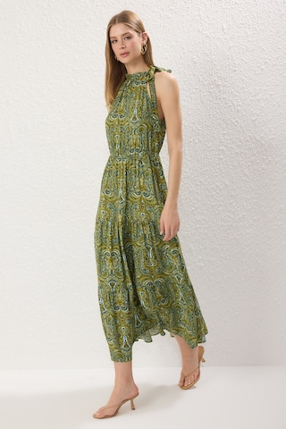 Trendyol Kleid in Grün: Vorderseite