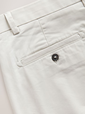 Coupe slim Pantalon chino Next en blanc