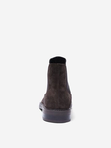 SELECTED HOMME Chelsea boots in Bruin