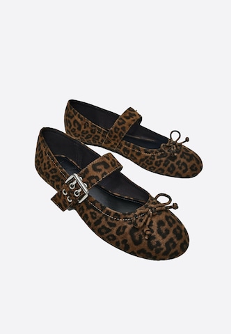 Bershka Ballerina met riempjes in Bruin