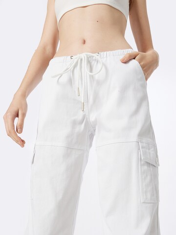 Effilé Pantalon cargo Edikted en blanc