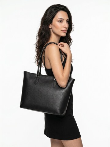 Cluty Shopper in Black