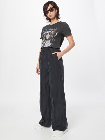 Sisley Zvonové kalhoty Kalhoty s puky – černá