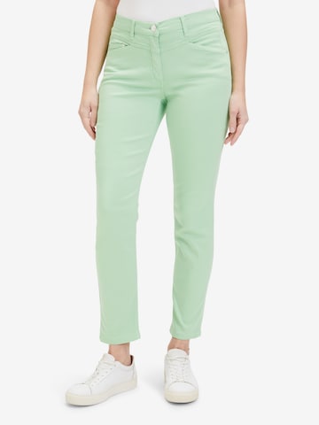 Coupe slim Pantalon Betty Barclay en vert : devant