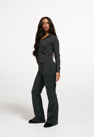 Juicy Couture - Acampanado Pantalón en gris