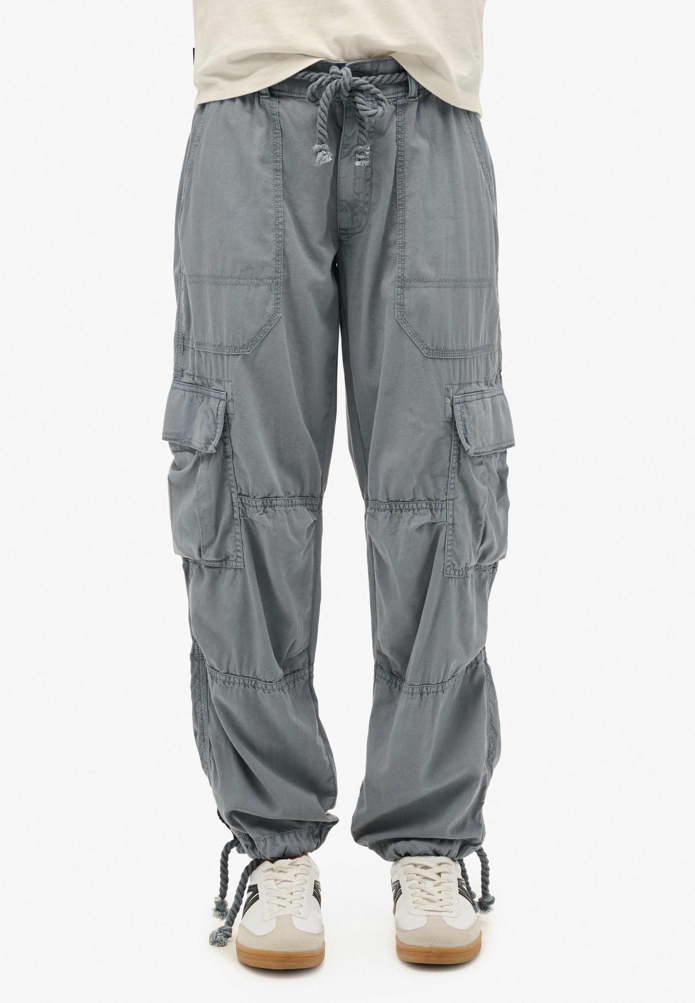Superdry Loose fit Cargo Pants in Blue: front