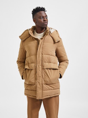 SELECTED HOMME Téli parka 'Bow' - barna: elől