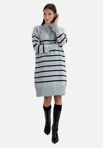 Abito in maglia di Elara in grigio: frontale