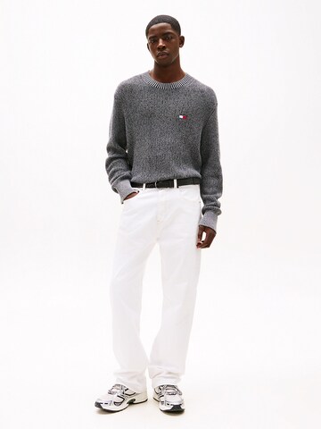 Tommy Jeans Sweater in Grey