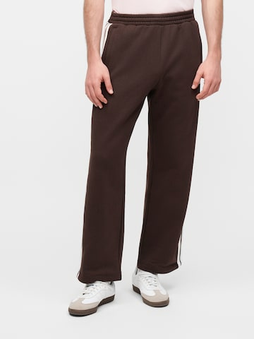 Loosefit Pantaloni 'MUC' di ADIDAS ORIGINALS in marrone: frontale