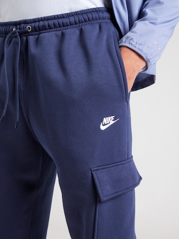 Nike Sportswear Дънки Tapered Leg Карго панталон 'CLUB' в синьо