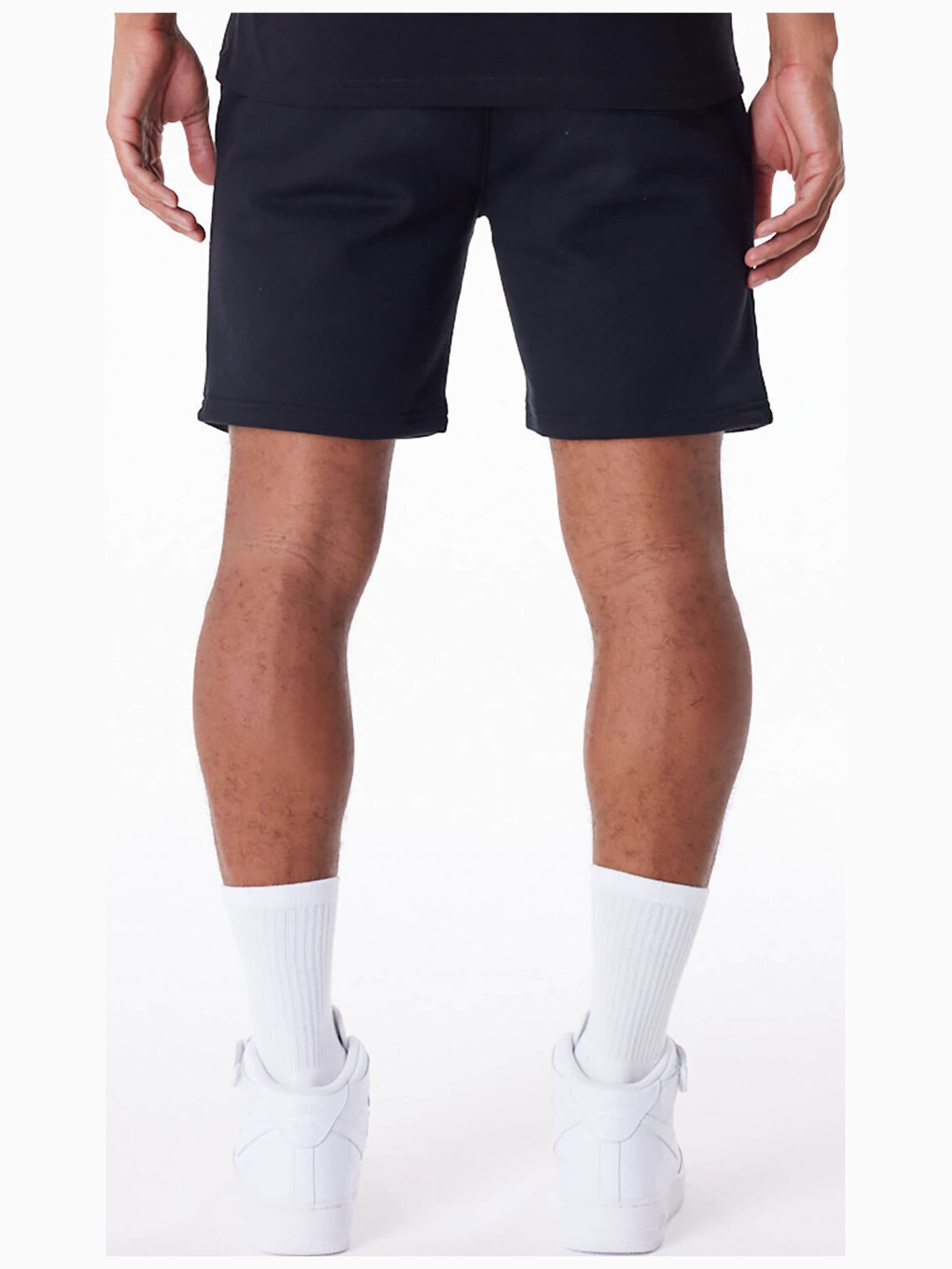 regular Pantaloni sportivi 'New Era Essentls Short' di NEW ERA in nero