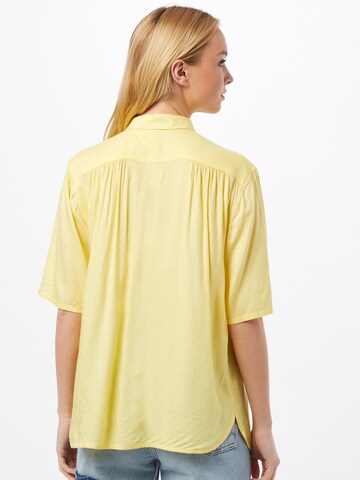 FRENCH CONNECTION - Blusa 'YULIA' en amarillo