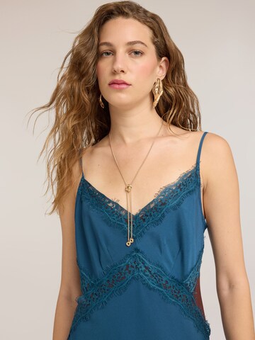 Robe MOTIVI en bleu