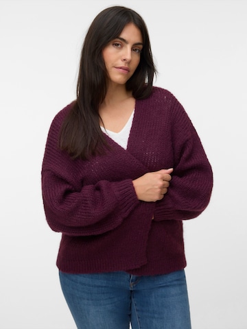 Cardigan 'VMMAYBE' Vero Moda Curve en rouge : devant