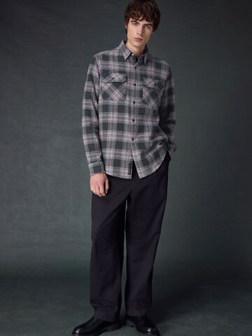 Next - Ajuste regular Camisa en gris