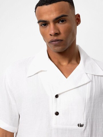 Antioch - Ajuste confortable Camisa en blanco