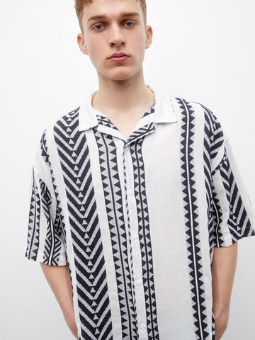 Pull&Bear Regular fit Button Up Shirt in White