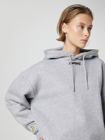 About You x Cyberkongz Sweatshirt 'Carlo' in Grey