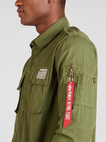 ALPHA INDUSTRIESRegular Fit Prijelazna jakna 'Urban Military' - zelena boja