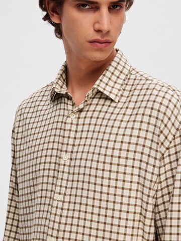 SELECTED HOMME - Ajuste regular Camisa 'OWEN' en beige