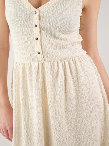 Robe d’été 'Aria' Deeluxe en beige