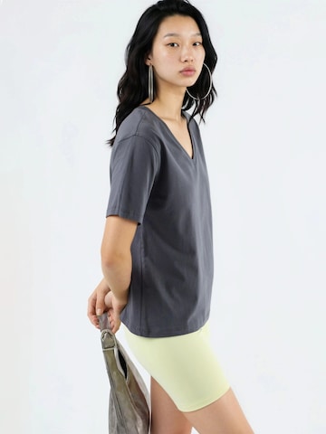 T-shirt Busem en gris