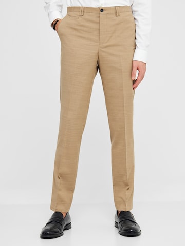 Coupe slim Pantalon à plis 'Ostfold' Viggo en marron : devant
