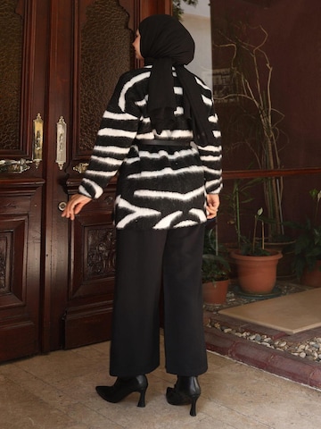 MODAMIHRAM Tunic in Black