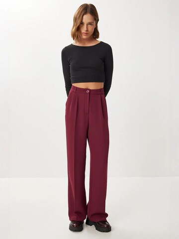 regular Pantaloni di Happiness İstanbul in rosso