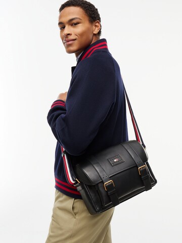 TOMMY HILFIGER Messenger in Schwarz: Vorderseite